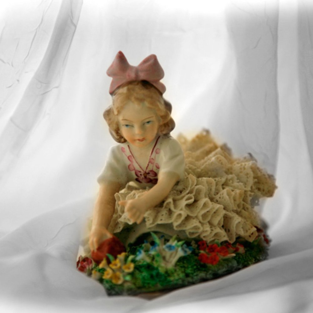 Antique 1910 Sitzendorf Figurine Porcelain German Fine Art w Dripped Lace